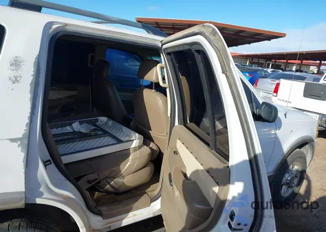 2002 Ford Explorer Eddie Bauer z USA, uszkodzony, nr VIN 1FMZU64EX2ZA95889